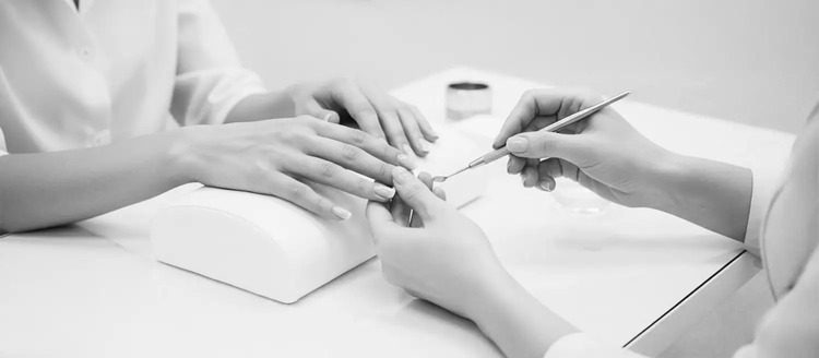 Maniküre und Pediküre im Institut Skin Balance